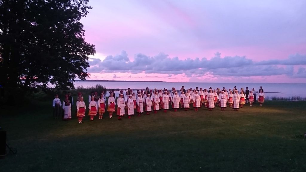 RANDVERE NAISRÜHMADE LUGU by Mare Müürsepp - Illustrated by MM - Ourboox.com