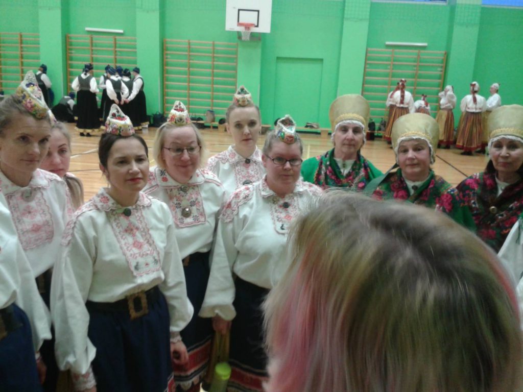 RANDVERE NAISRÜHMADE LUGU by Mare Müürsepp - Illustrated by MM - Ourboox.com