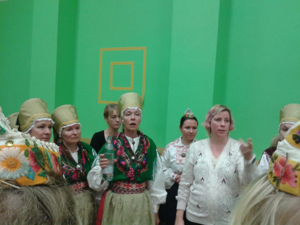 RANDVERE NAISRÜHMADE LUGU by Mare Müürsepp - Illustrated by MM - Ourboox.com