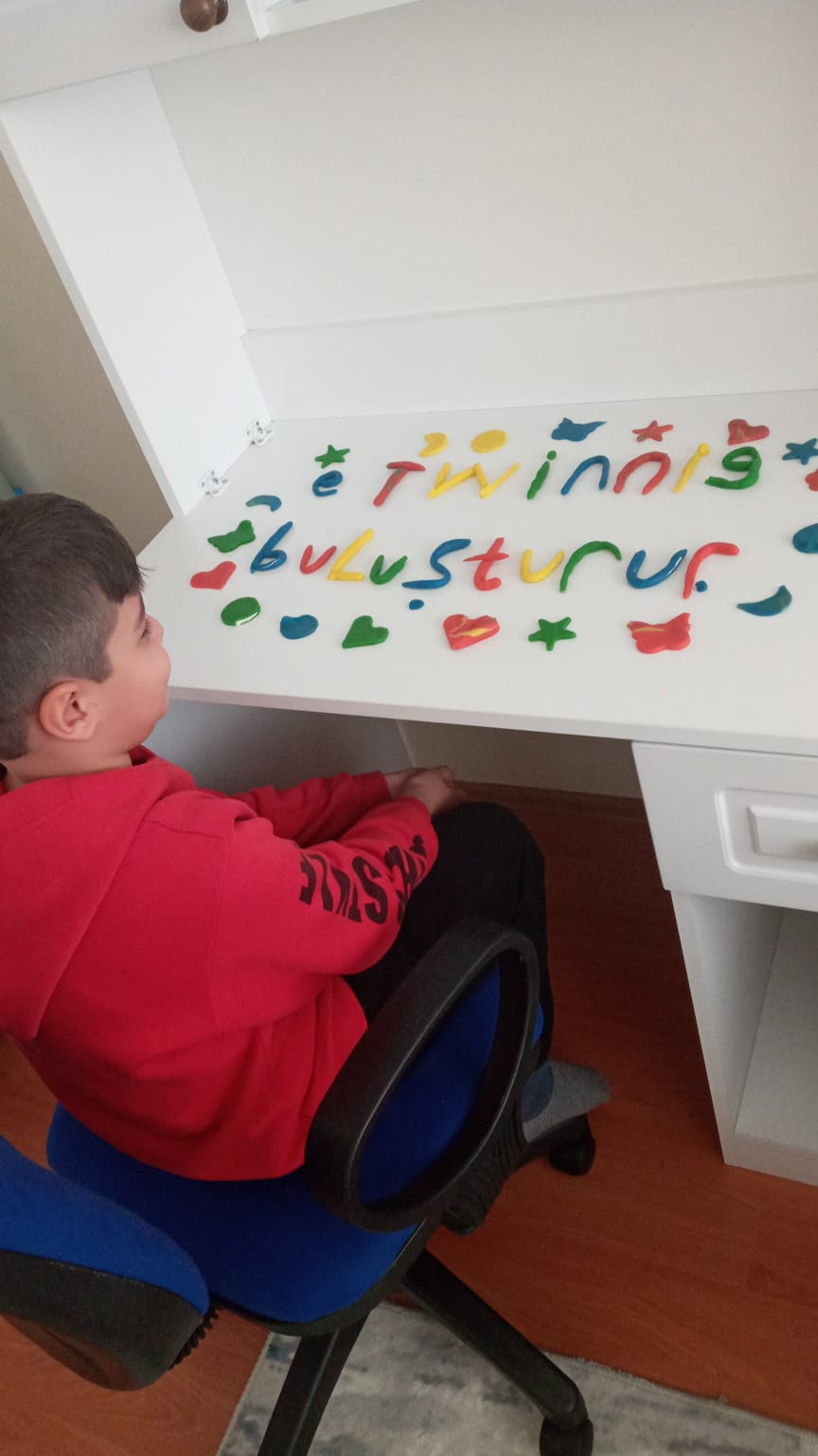 EN İYİ ARKADAŞIM 9 MAYIS E-TWİNNİNG GÜNÜ KUTLU OLSUN by AYŞE ÖZTÜRKER - Ourboox.com