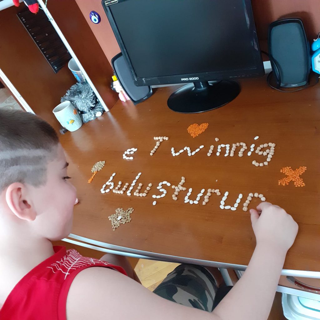 EN İYİ ARKADAŞIM 9 MAYIS E-TWİNNİNG GÜNÜ KUTLU OLSUN by AYŞE ÖZTÜRKER - Ourboox.com