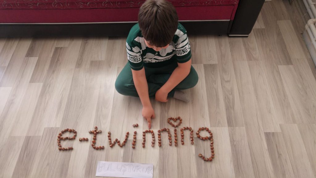 EN İYİ ARKADAŞIM 9 MAYIS E-TWİNNİNG GÜNÜ KUTLU OLSUN by AYŞE ÖZTÜRKER - Ourboox.com