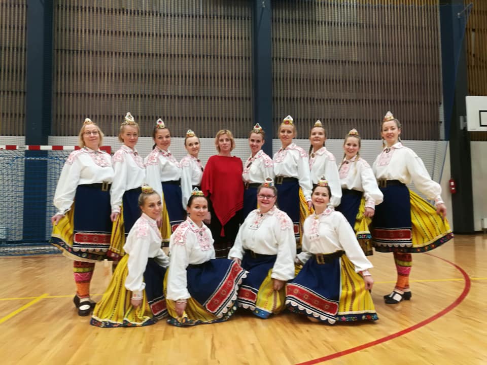 RANDVERE NAISRÜHMADE LUGU by Mare Müürsepp - Illustrated by MM - Ourboox.com