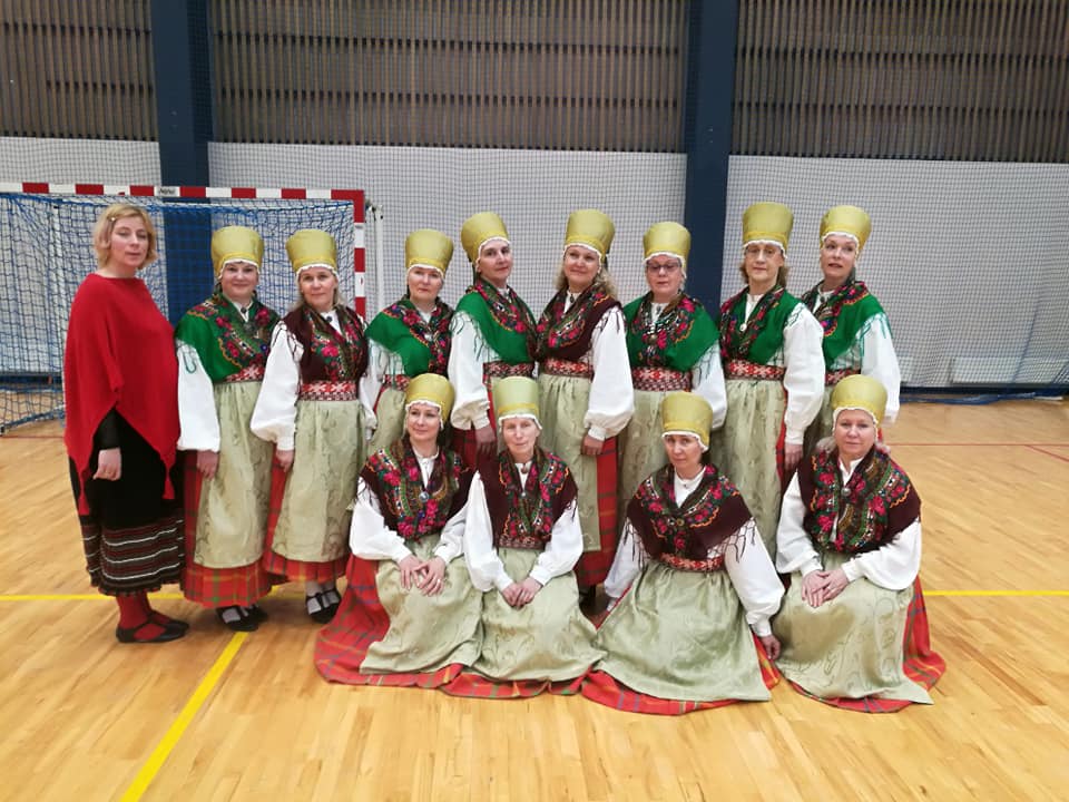 RANDVERE NAISRÜHMADE LUGU by Mare Müürsepp - Illustrated by MM - Ourboox.com