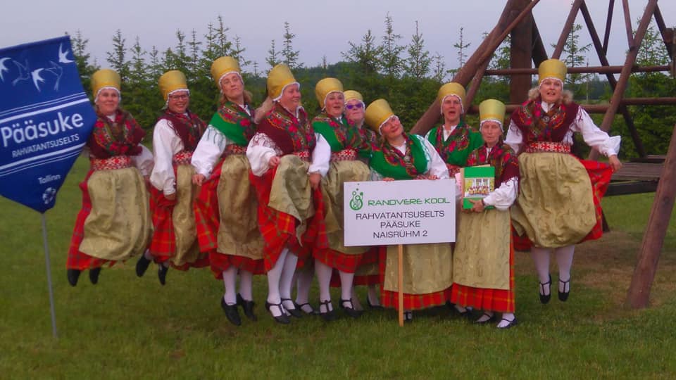 RANDVERE NAISRÜHMADE LUGU by Mare Müürsepp - Illustrated by MM - Ourboox.com