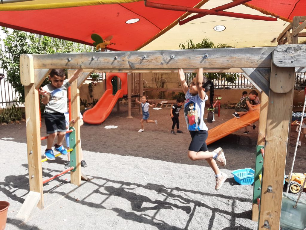 نستمتع في روضة الفراشات by Samera - Ourboox.com