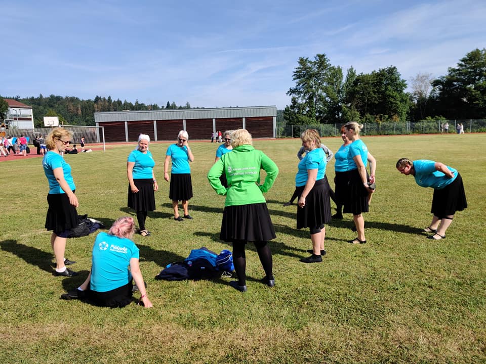 RANDVERE NAISRÜHMADE LUGU by Mare Müürsepp - Illustrated by MM - Ourboox.com