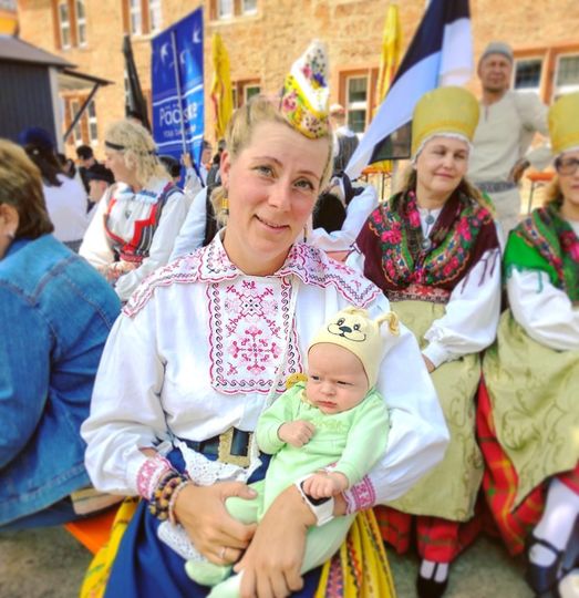 RANDVERE NAISRÜHMADE LUGU by Mare Müürsepp - Illustrated by MM - Ourboox.com