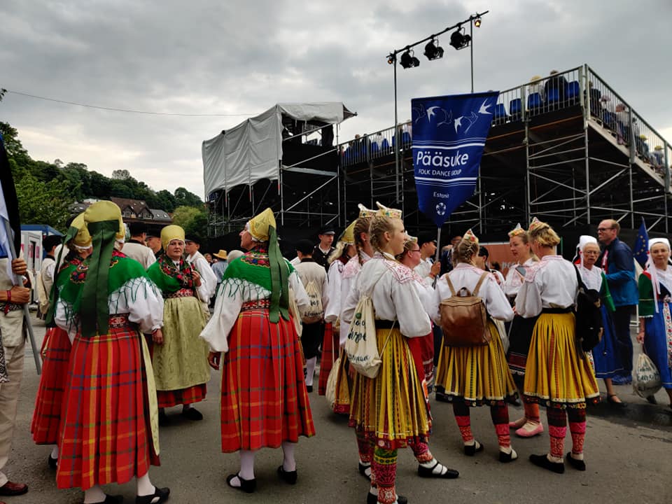 RANDVERE NAISRÜHMADE LUGU by Mare Müürsepp - Illustrated by MM - Ourboox.com