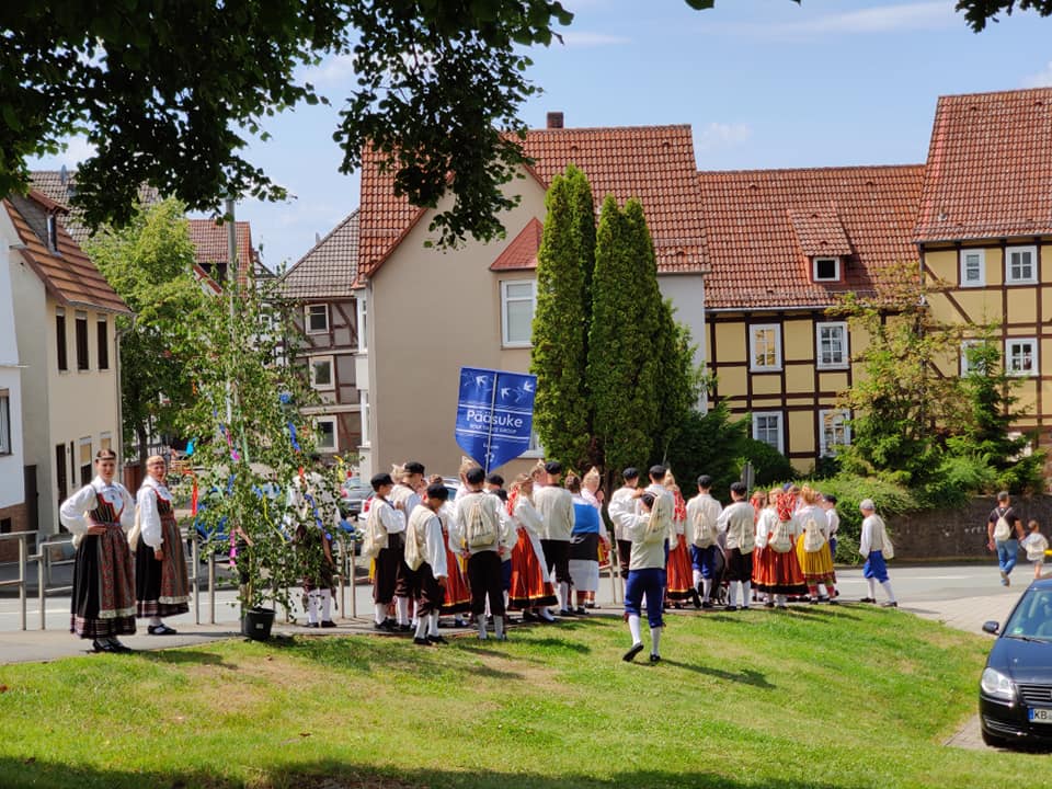 RANDVERE NAISRÜHMADE LUGU by Mare Müürsepp - Illustrated by MM - Ourboox.com