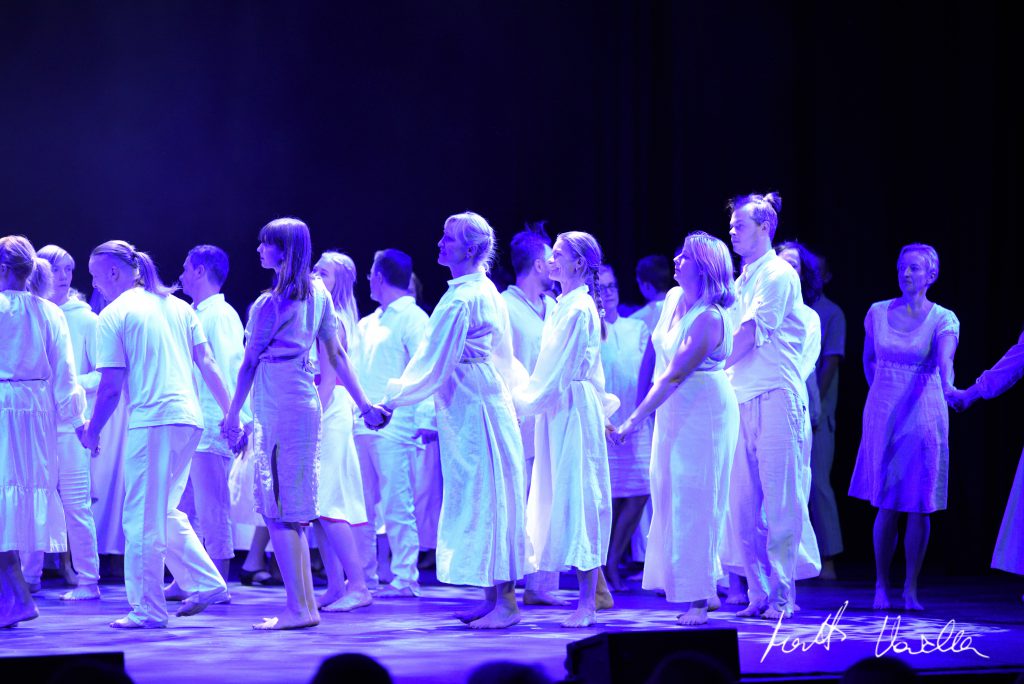 RANDVERE NAISRÜHMADE LUGU by Mare Müürsepp - Illustrated by MM - Ourboox.com