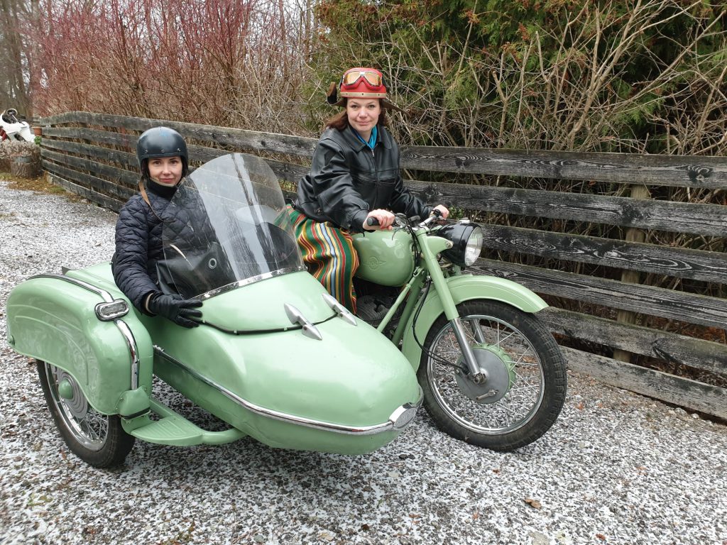 RANDVERE NAISRÜHMADE LUGU by Mare Müürsepp - Illustrated by MM - Ourboox.com