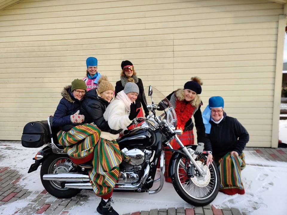 RANDVERE NAISRÜHMADE LUGU by Mare Müürsepp - Illustrated by MM - Ourboox.com