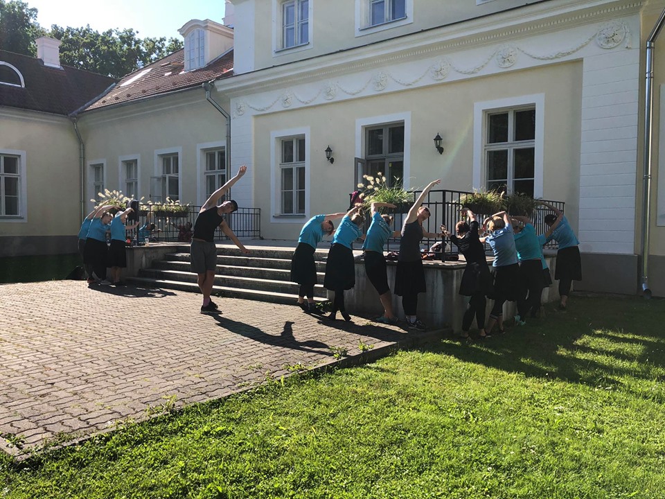 RANDVERE NAISRÜHMADE LUGU by Mare Müürsepp - Illustrated by MM - Ourboox.com