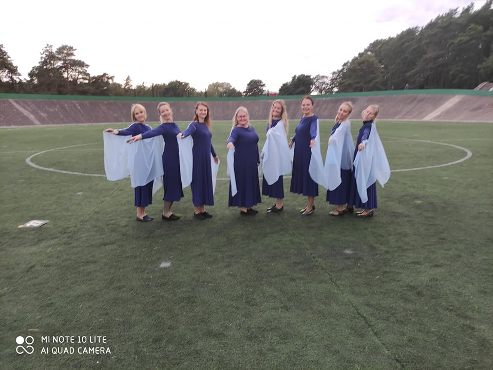 RANDVERE NAISRÜHMADE LUGU by Mare Müürsepp - Illustrated by MM - Ourboox.com