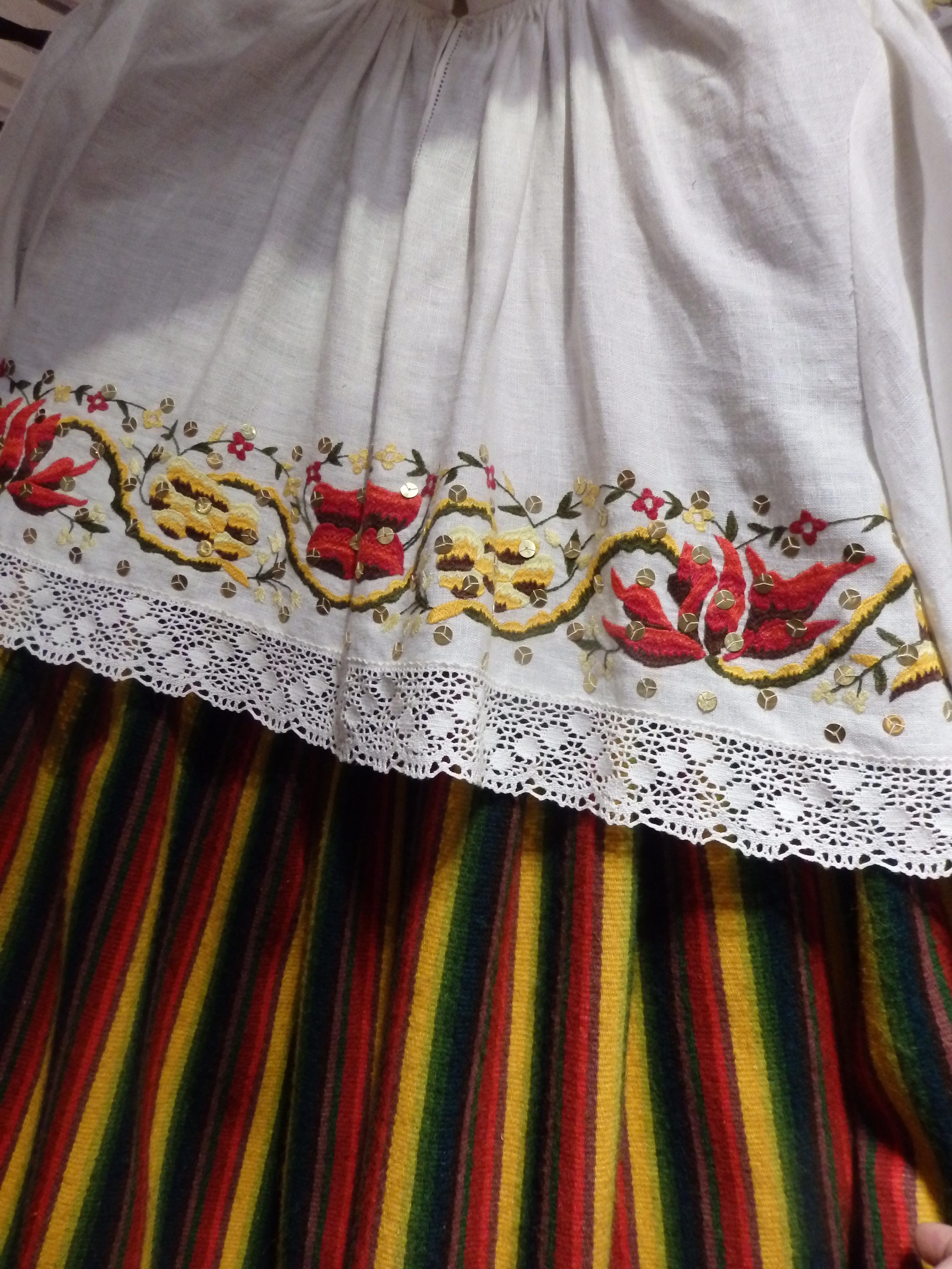 RANDVERE NAISRÜHMADE LUGU by Mare Müürsepp - Illustrated by MM - Ourboox.com