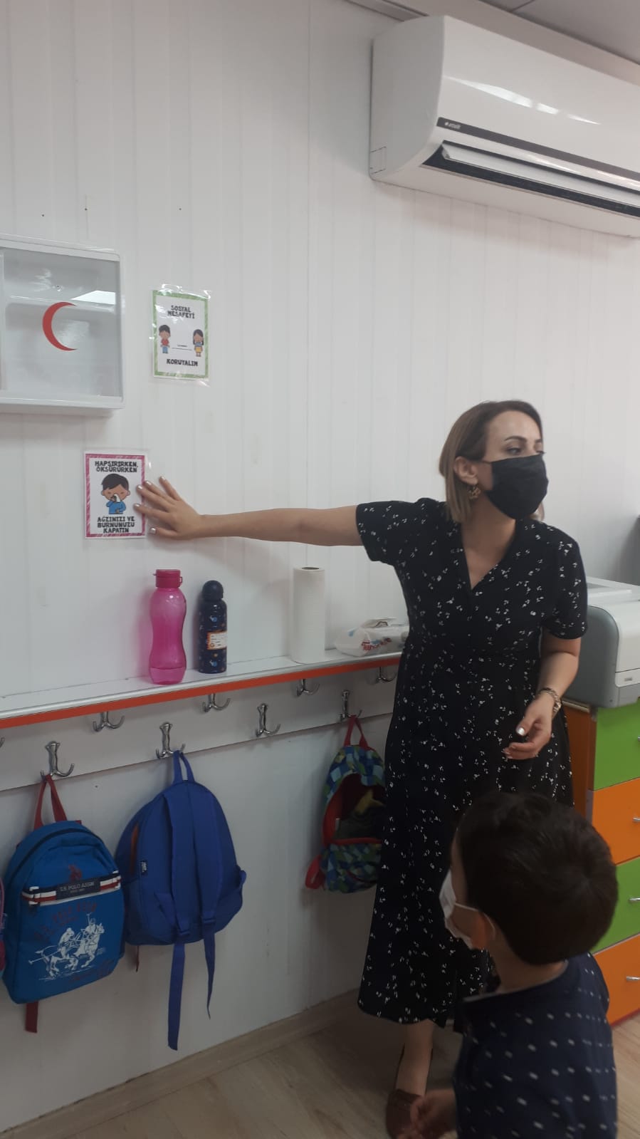 MASKE,MESAFE,TEMİZLİK… HAYDİ KURALI BULALIM. by sevcan demir - Illustrated by Sevcan DEMİR KÖROĞLU - Ourboox.com