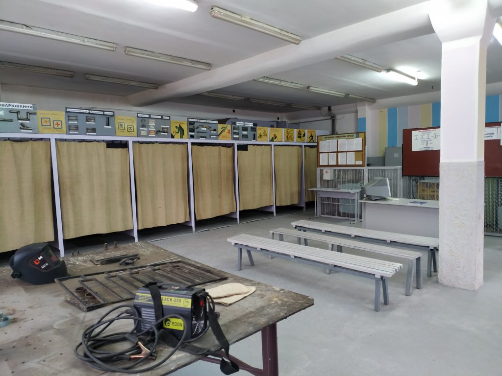 Правобережний ліцей by Vitaliy Svetkov - Illustrated by Віталій Цвєтков - Ourboox.com