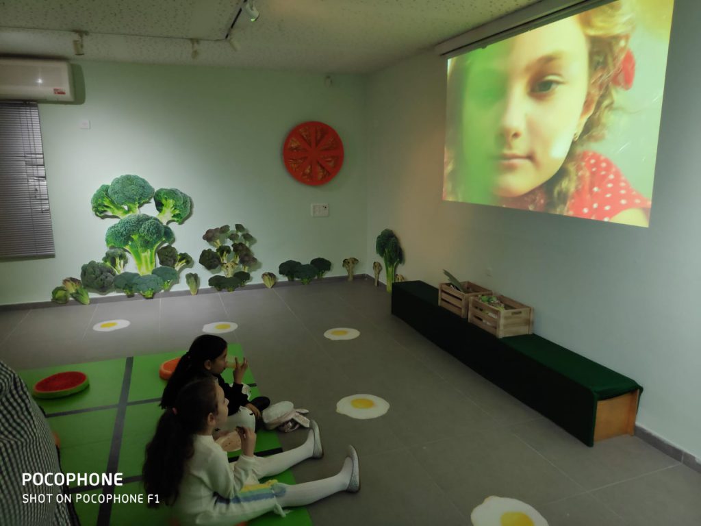 מרכז העשרה לאומנויות, נתניה 2019-2021 by netayona - Illustrated by נטע יונה - Ourboox.com