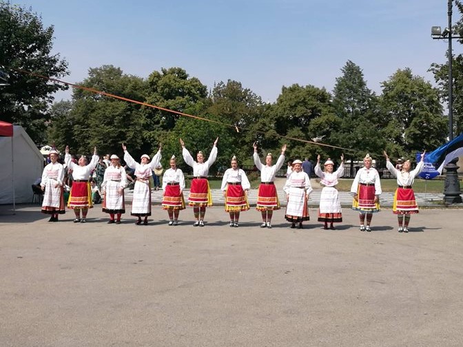 RANDVERE NAISRÜHMADE LUGU by Mare Müürsepp - Illustrated by MM - Ourboox.com