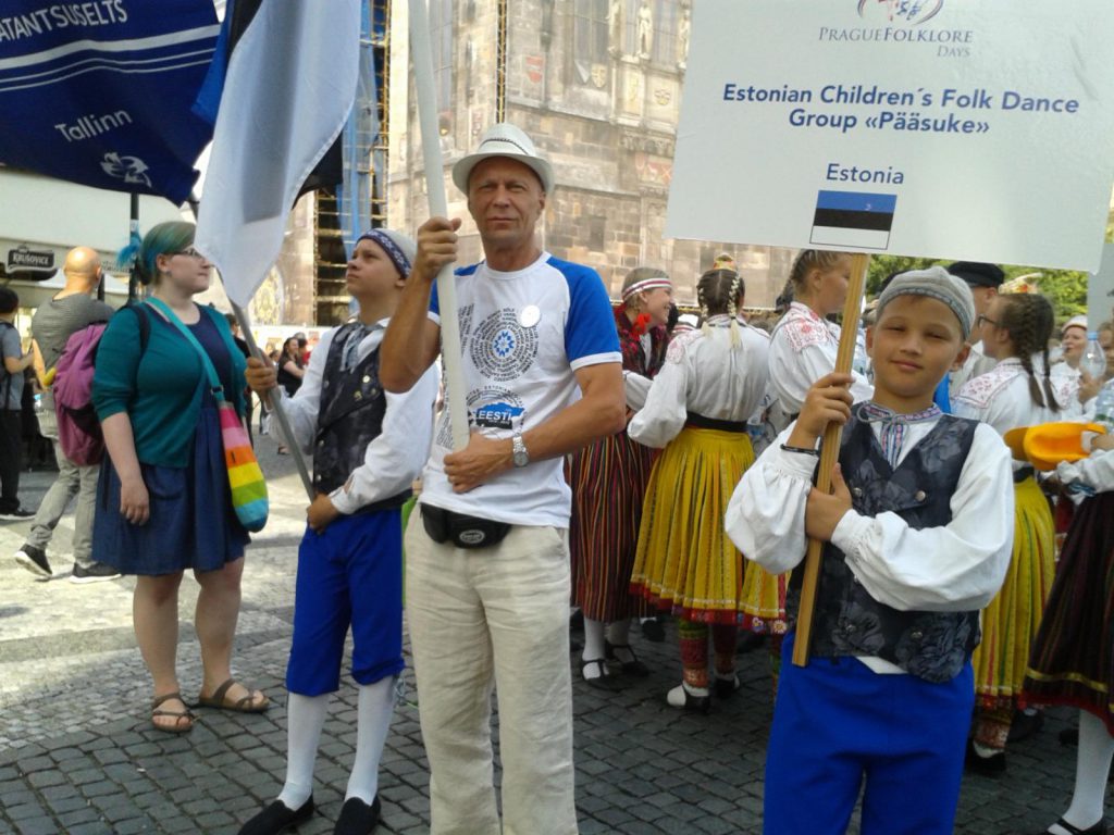 RANDVERE NAISRÜHMADE LUGU by Mare Müürsepp - Illustrated by MM - Ourboox.com