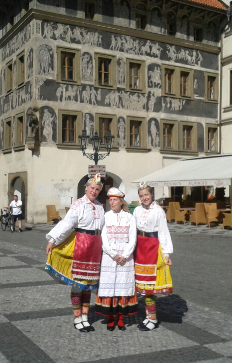 RANDVERE NAISRÜHMADE LUGU by Mare Müürsepp - Illustrated by MM - Ourboox.com