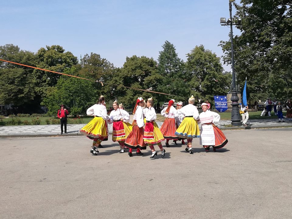 RANDVERE NAISRÜHMADE LUGU by Mare Müürsepp - Illustrated by MM - Ourboox.com