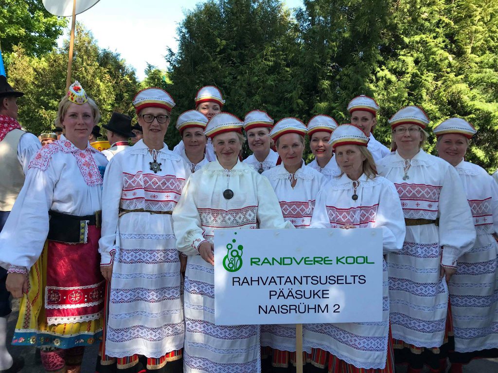 RANDVERE NAISRÜHMADE LUGU by Mare Müürsepp - Illustrated by MM - Ourboox.com