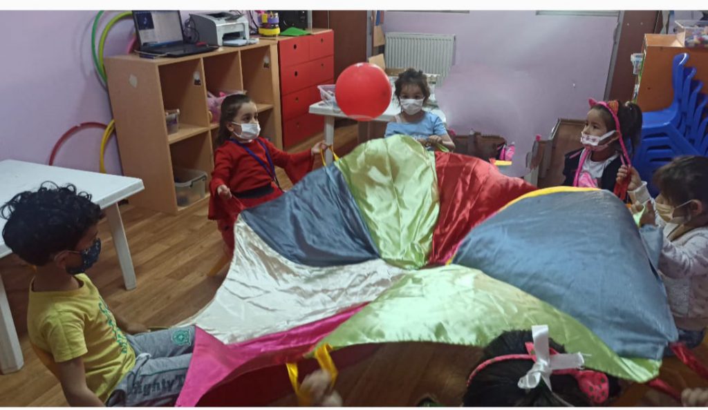 BALONU DÜŞÜRMEDEN MESAFENİ KORU OYUNU by Elif KARADAĞ - Ourboox.com