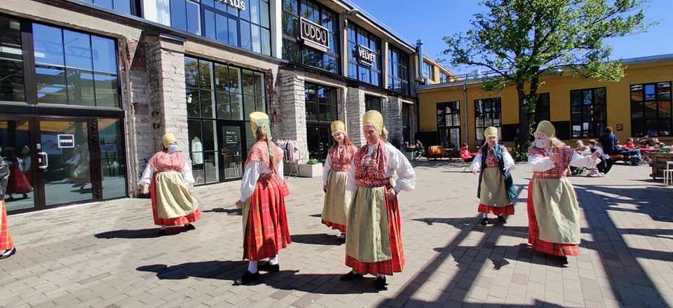 RANDVERE NAISRÜHMADE LUGU by Mare Müürsepp - Illustrated by MM - Ourboox.com