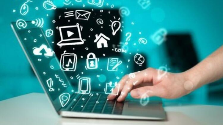 Cemre Mansur’un Blogger Ödevine İlişkin Görüşler by Cemre Mansur - Illustrated by Cemre MANSUR - Ourboox.com