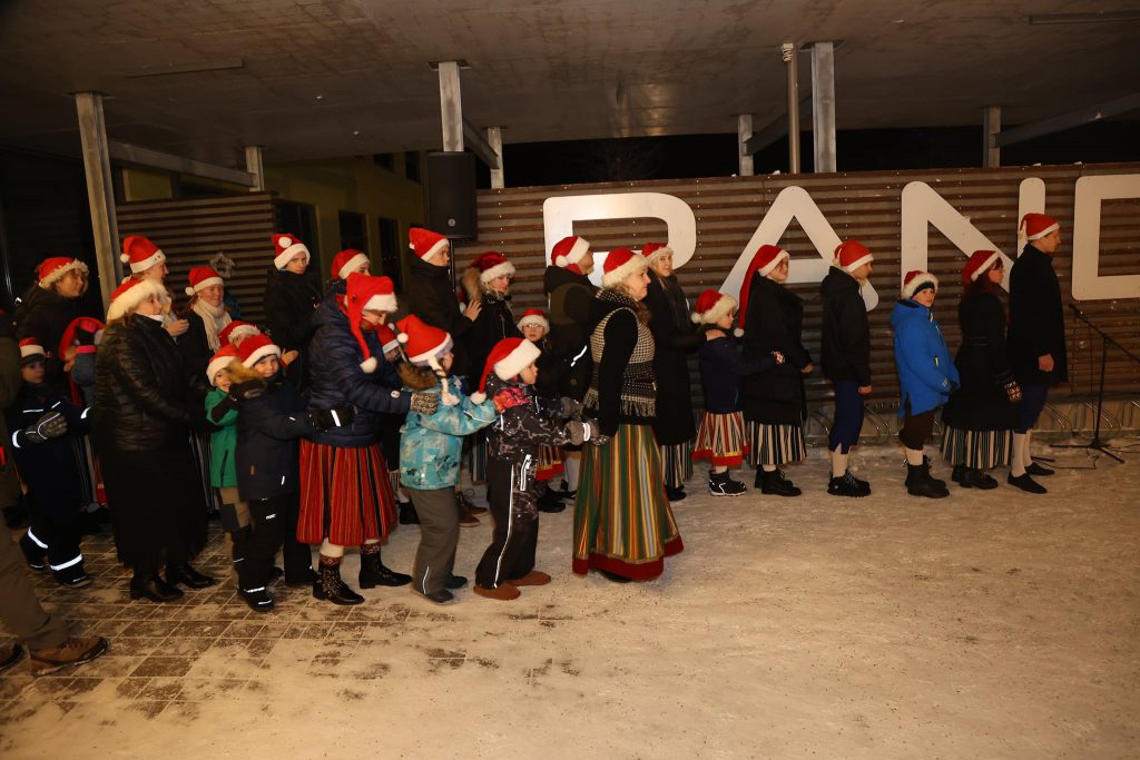 RANDVERE NAISRÜHMADE LUGU by Mare Müürsepp - Illustrated by MM - Ourboox.com