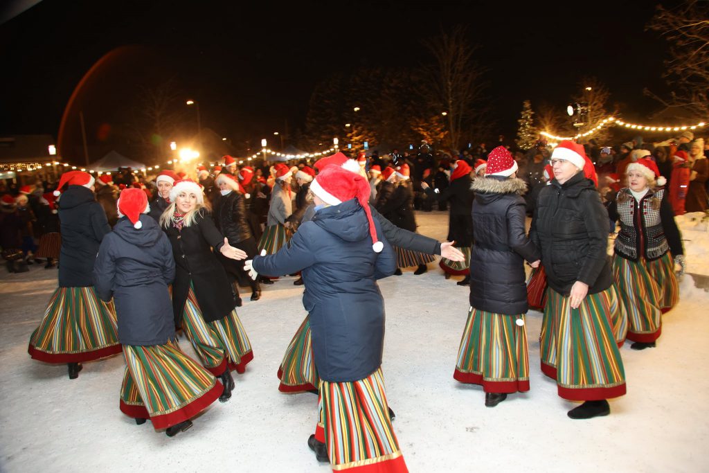 RANDVERE NAISRÜHMADE LUGU by Mare Müürsepp - Illustrated by MM - Ourboox.com