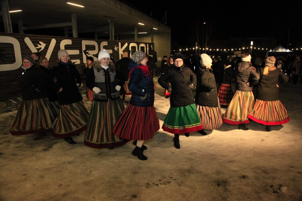 RANDVERE NAISRÜHMADE LUGU by Mare Müürsepp - Illustrated by MM - Ourboox.com