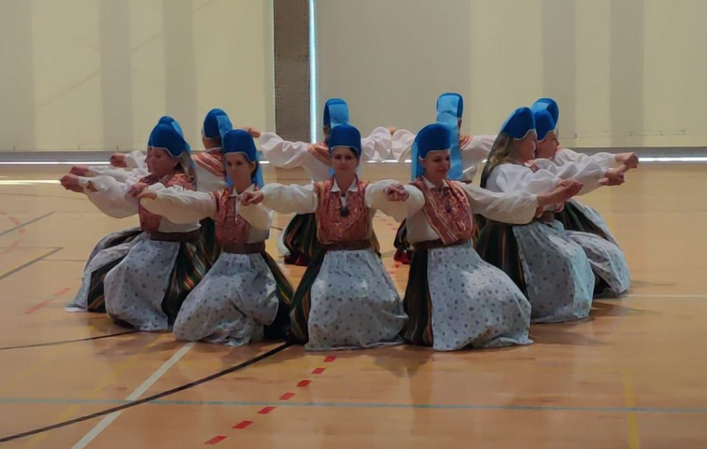 RANDVERE NAISRÜHMADE LUGU by Mare Müürsepp - Illustrated by MM - Ourboox.com