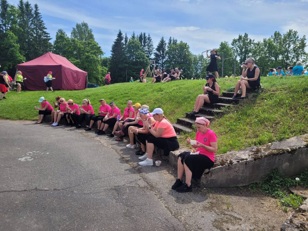 RANDVERE NAISRÜHMADE LUGU by Mare Müürsepp - Illustrated by MM - Ourboox.com