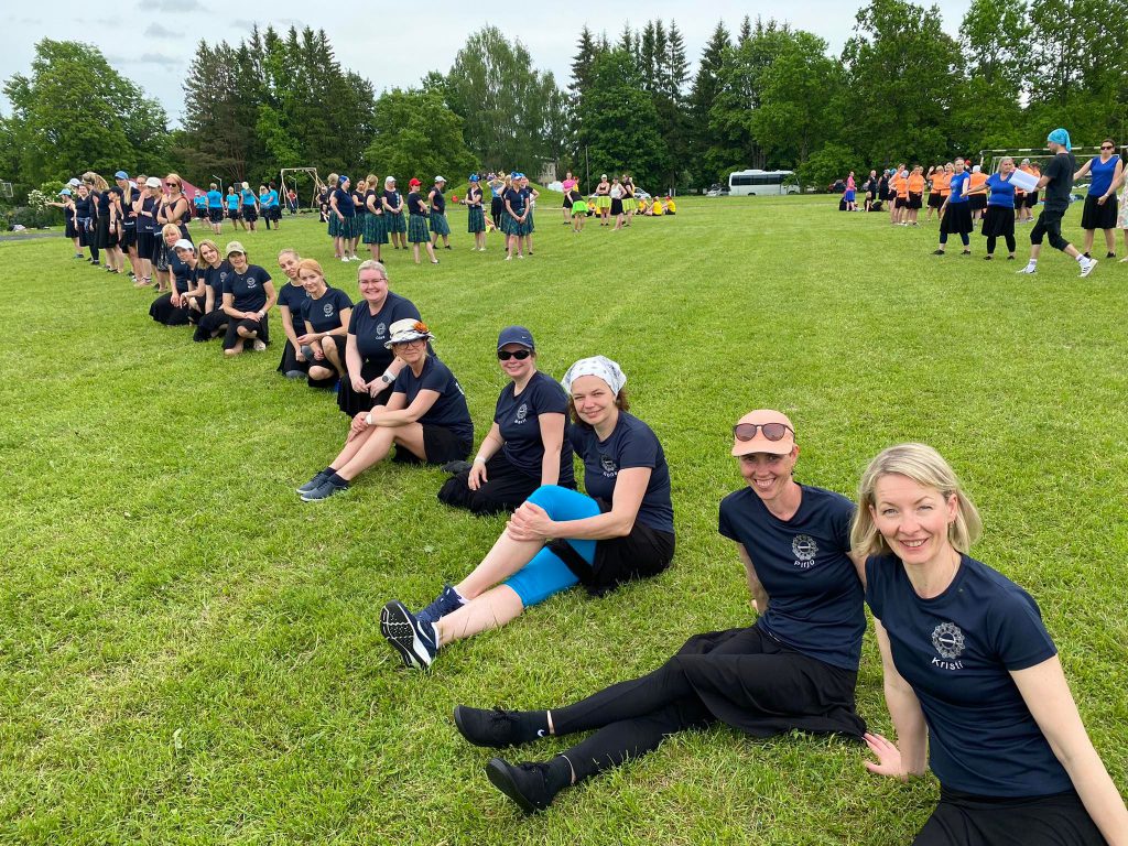 RANDVERE NAISRÜHMADE LUGU by Mare Müürsepp - Illustrated by MM - Ourboox.com