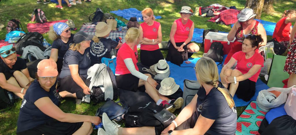 RANDVERE NAISRÜHMADE LUGU by Mare Müürsepp - Illustrated by MM - Ourboox.com