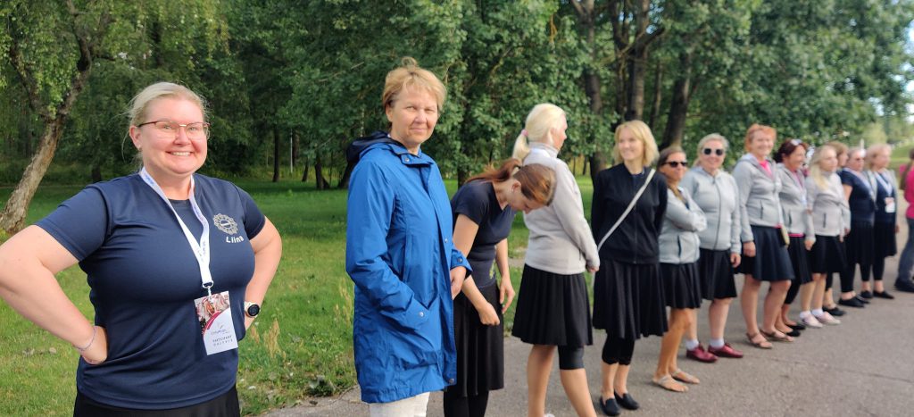 RANDVERE NAISRÜHMADE LUGU by Mare Müürsepp - Illustrated by MM - Ourboox.com