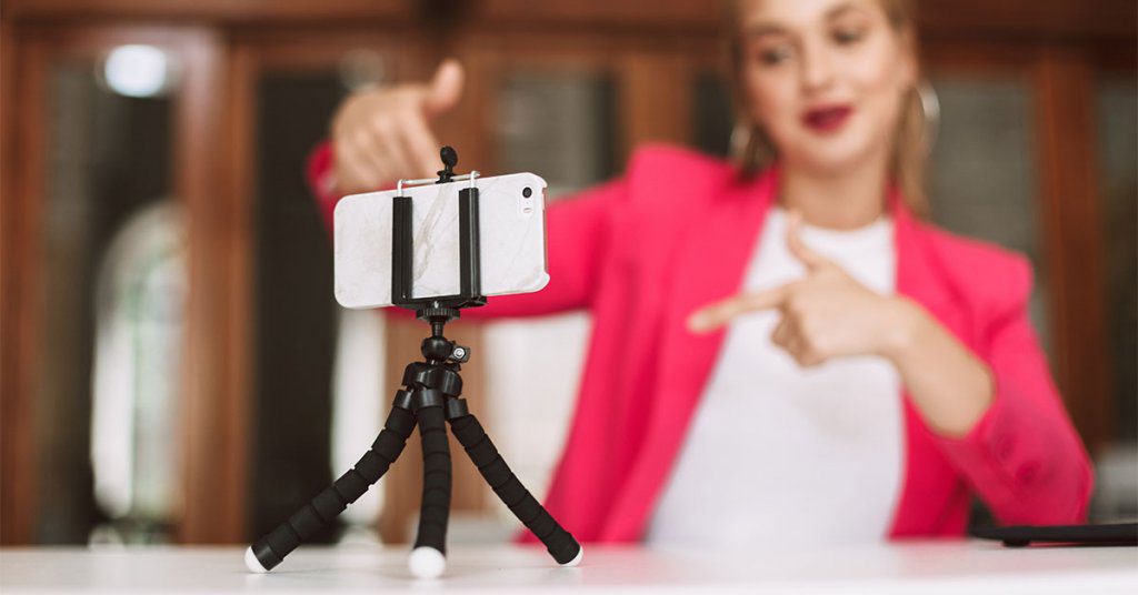 Cansu Yümün- Blogger Ödevine İlişkin Görüşler by CANSU YÜMÜN - Illustrated by Cansu Yümün - Ourboox.com