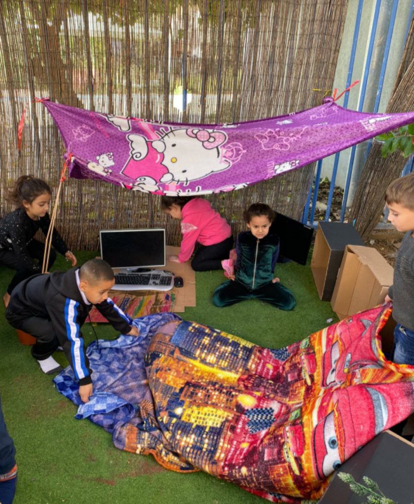 عائلتي by botina - Illustrated by اعداد أطفال السلام - Ourboox.com