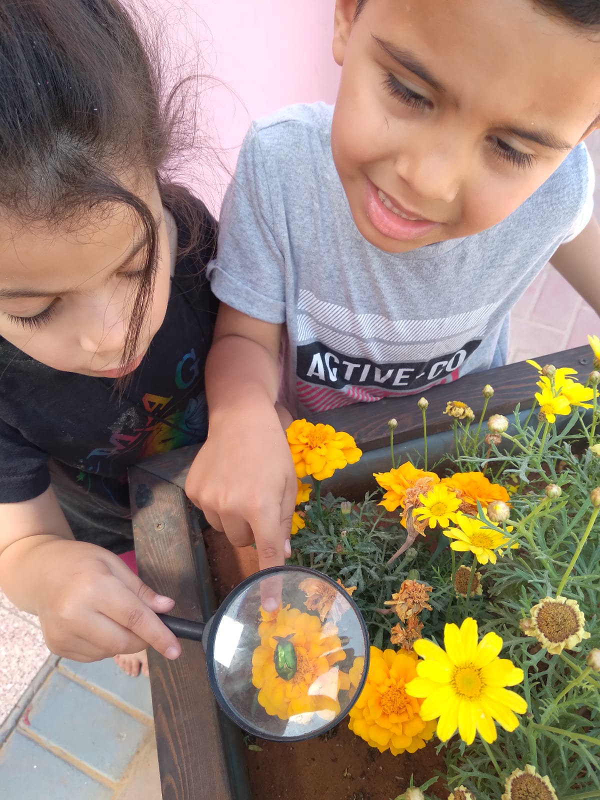 عائلتي by botina - Illustrated by اعداد أطفال السلام - Ourboox.com