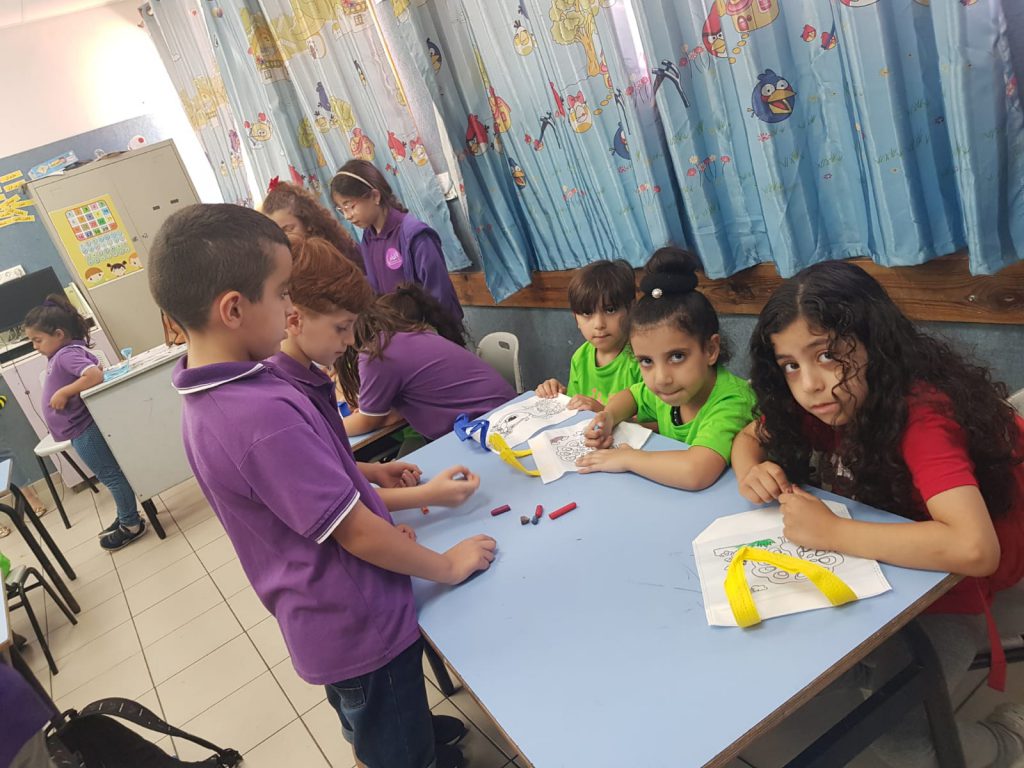 اطفال بستان الشعلة في مدرسة الاقواس by sameera - Ourboox.com