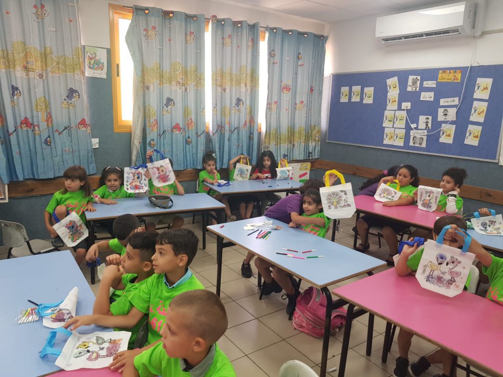 اطفال بستان الشعلة في مدرسة الاقواس by sameera - Ourboox.com