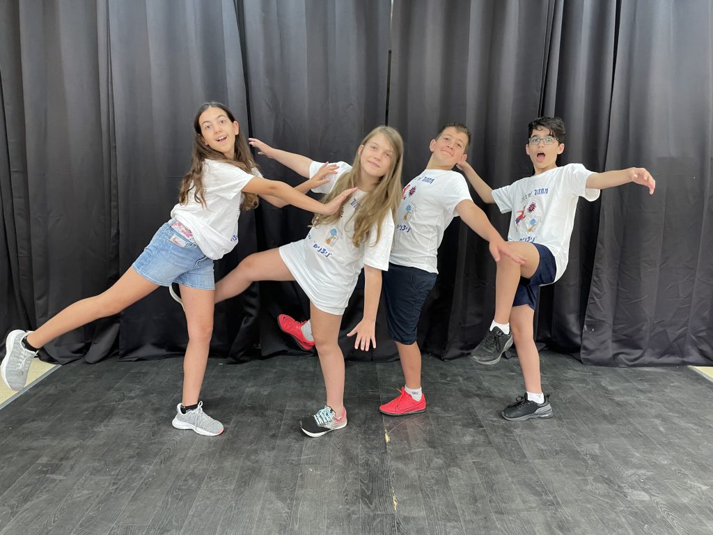 אז והיום… וזה הרגע, הנה באה השעה…. משהו חדש מתחיל עכשיו. by Tamar - Illustrated by תמר אדלשטיין - Ourboox.com