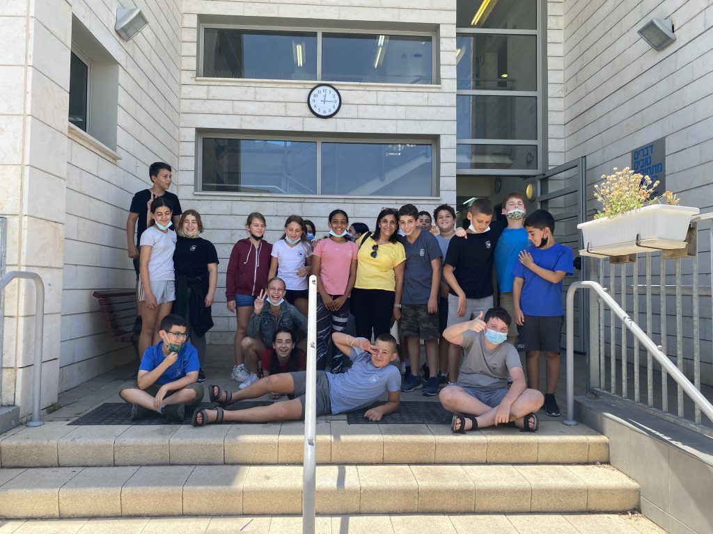 אז והיום… וזה הרגע, הנה באה השעה…. משהו חדש מתחיל עכשיו. by Tamar - Illustrated by תמר אדלשטיין - Ourboox.com