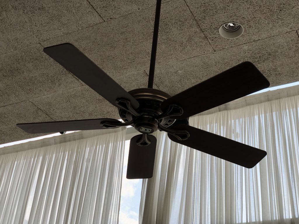 הרוח נושבת by Mel Rosenberg - מל רוזנברג - Ourboox.com