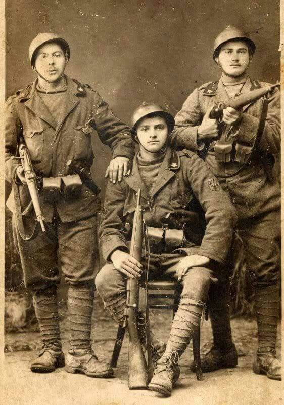 Peter e la guerra del 1917 by Mattia gallici - Illustrated by Mattia Gallucci, Eleonora Simeoni e Riccardo Ottoborgo  - Ourboox.com