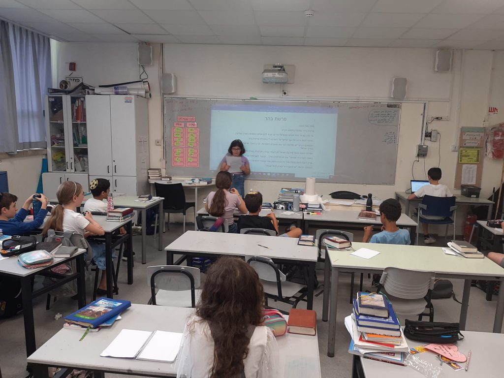 תלמידי כיתה ה2 יוצאים למסע בפרשות השבוע by gila - Ourboox.com