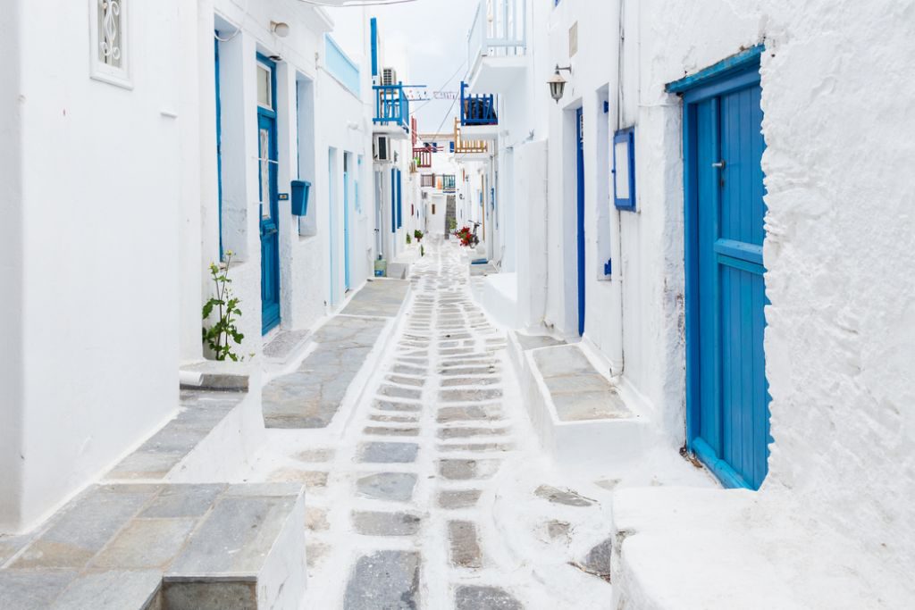Greece by Yaprak Antel - Illustrated by Yaprak Antel, Melisa Kayruhan, Mediha Düzova - Ourboox.com